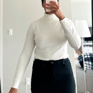 CALVIN KLEIN Chic Turtleneck Sweater